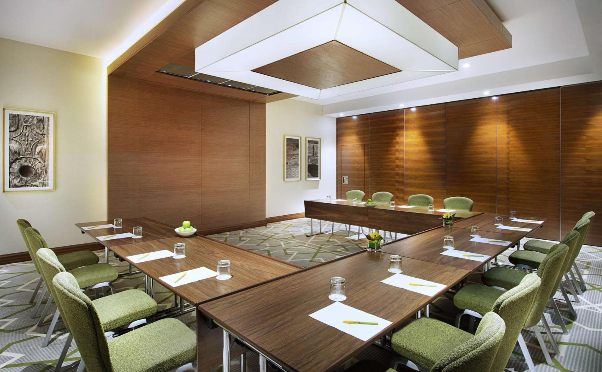 Hilton Garden Inn Dubai Deira Exterior photo