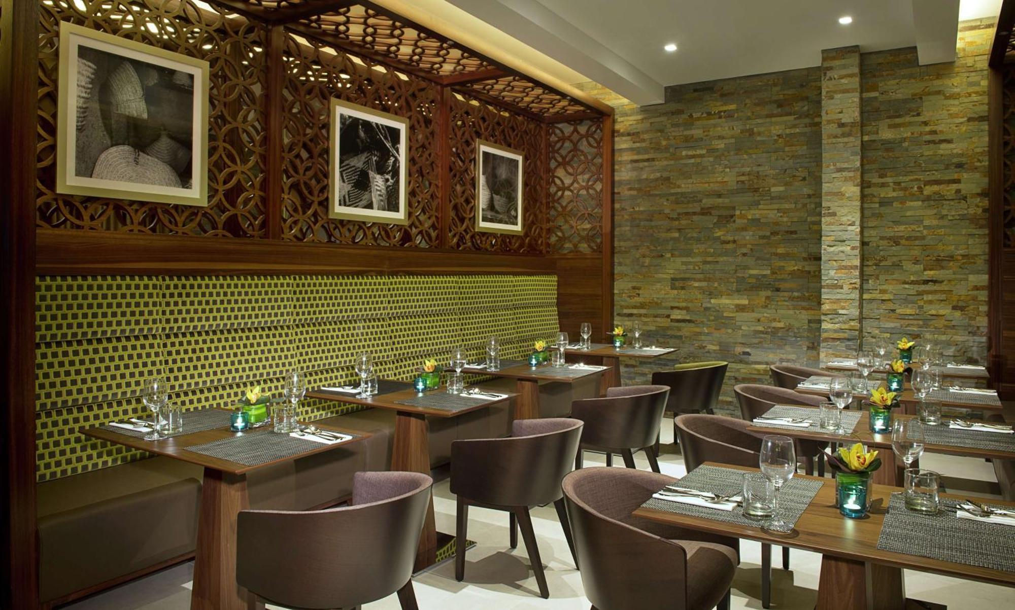 Hilton Garden Inn Dubai Deira Exterior photo